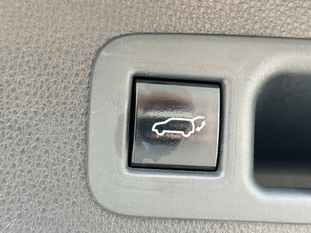 Used 2021 Toyota Highlander XLE FWD image 15