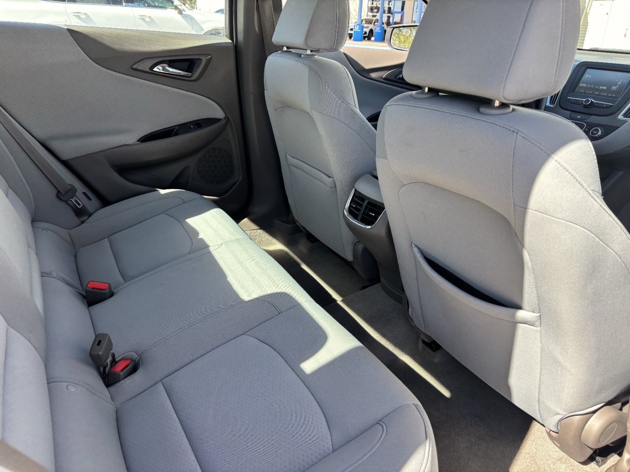 Used 2018 Chevrolet Malibu LT FWD image 11