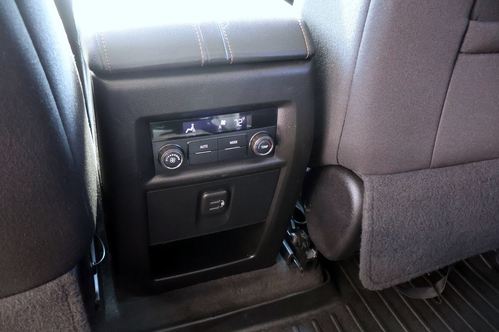 Used 2021 Chevrolet Traverse LT FWD image 16
