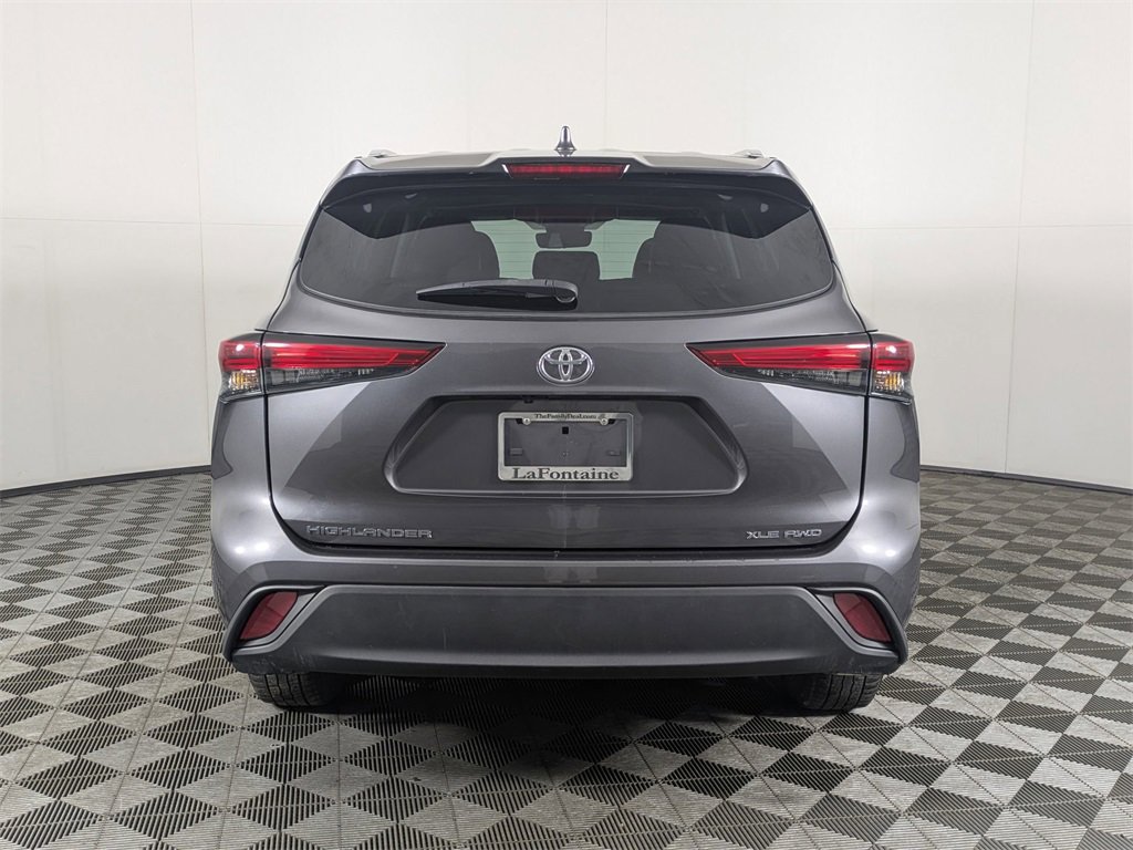 Used 2023 Toyota Highlander XLE image 4