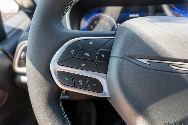 New 2027 Chrysler Pacifica Select FWD image 18