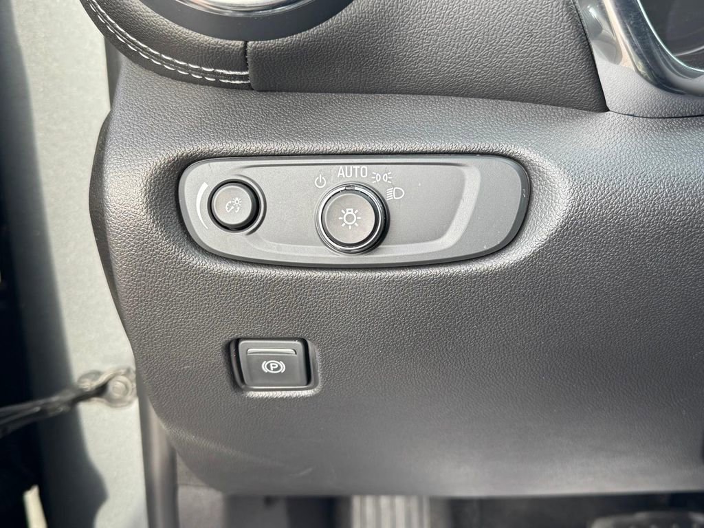 Used 2025 Chevrolet Blazer LT AWD/4WD image 20