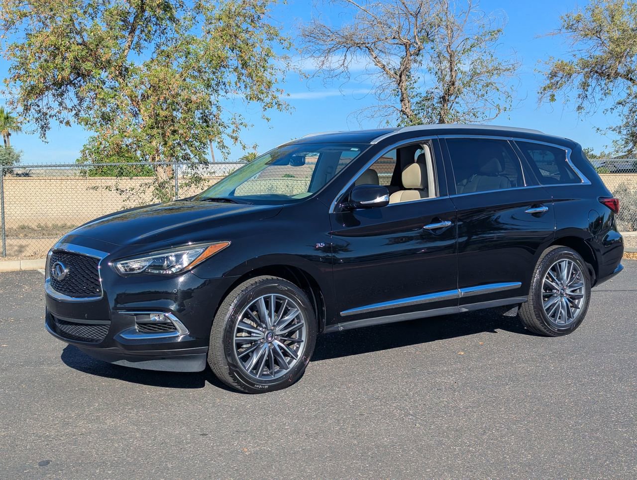 Used 2019 INFINITI QX60 Luxe w/ Essential Package