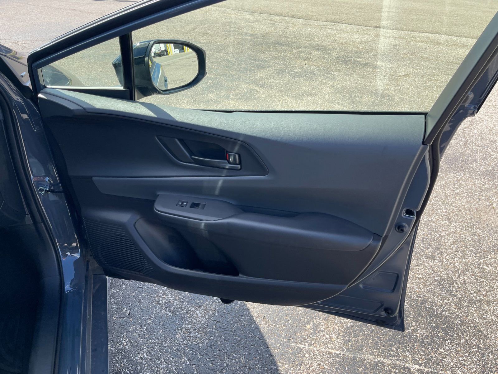 Used 2026 Toyota Prius LE FWD image 17