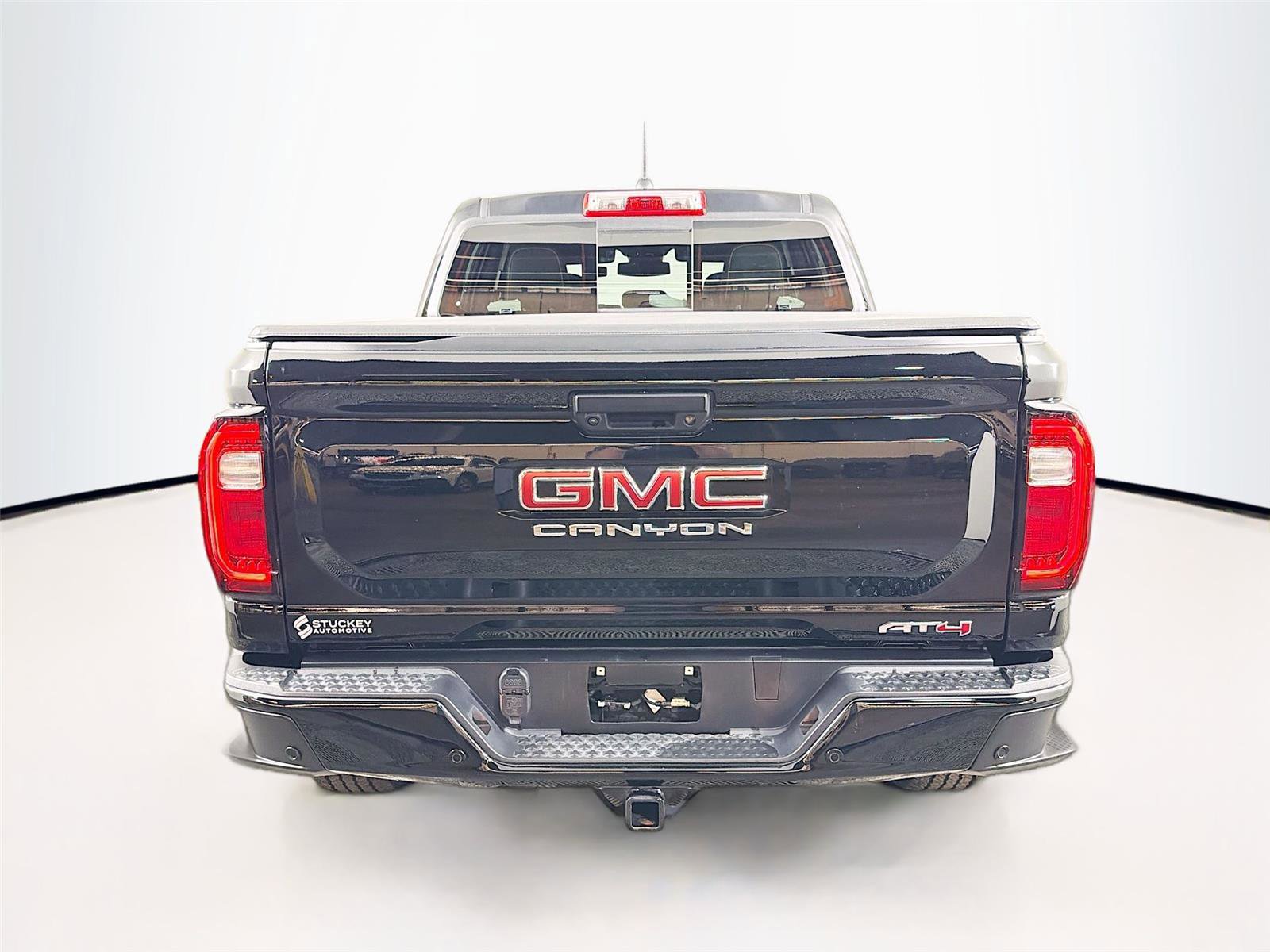 Used 2024 GMC Canyon AT4 w/ Technology Package image 6