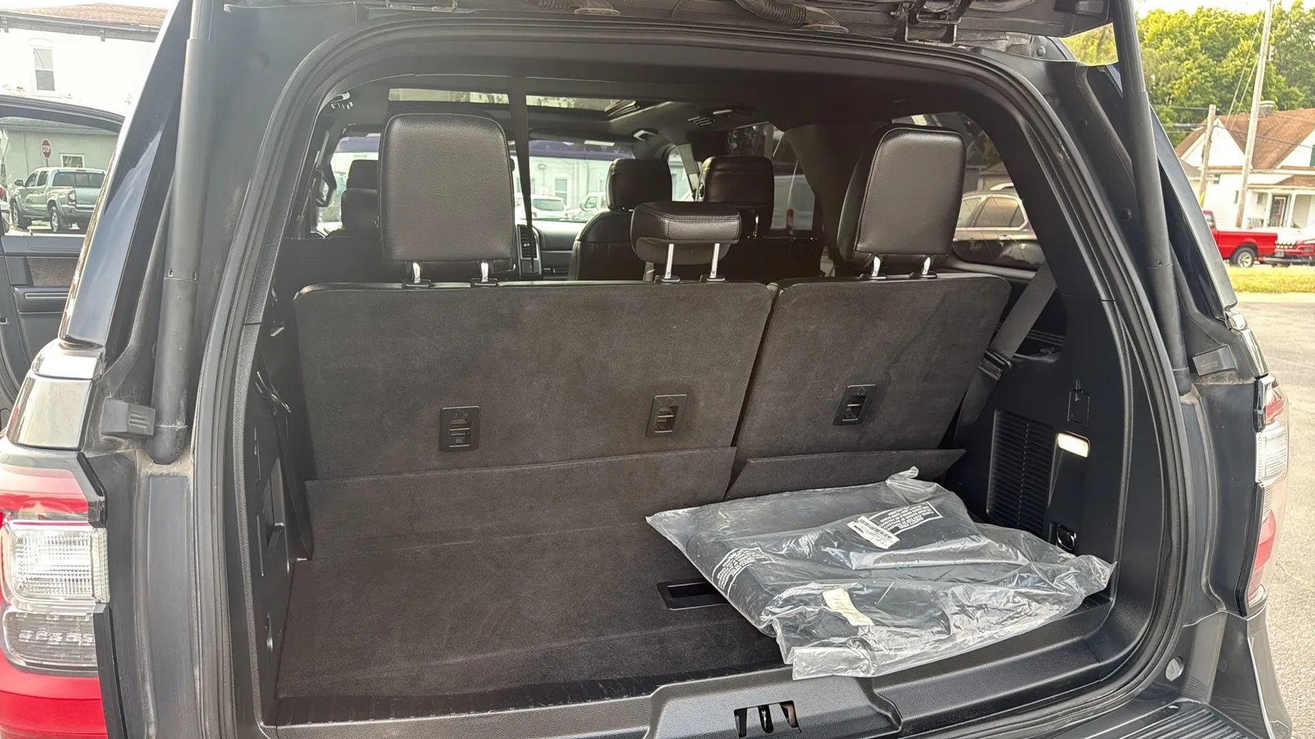 Used 2019 Ford Expedition Limited w/ Equipment Group 302A image 23
