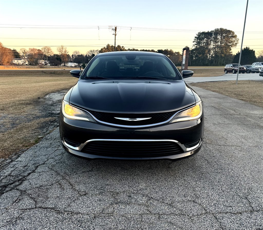 Used 2015 Chrysler 200 Limited w/ Convenience Group FWD image 2