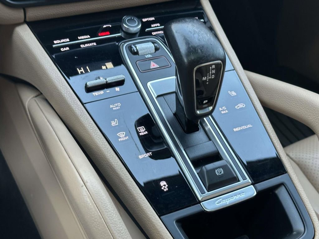 Used 2022 Porsche Cayenne Platinum Edition AWD/4WD image 29