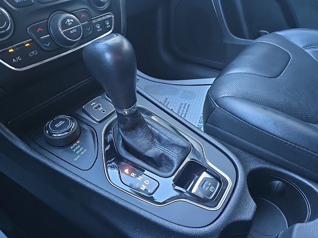 Used 2022 Jeep Cherokee Limited AWD/4WD image 21