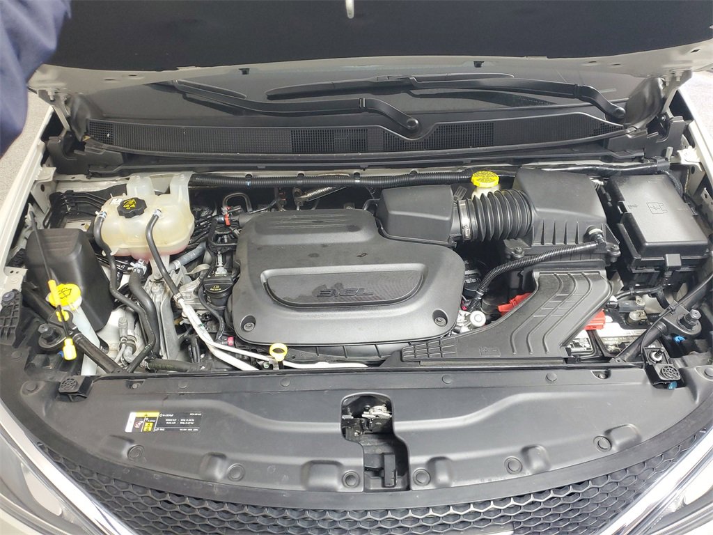 Used 2020 Chrysler Pacifica Touring-L Plus w/ Tire & Wheel Group image 9