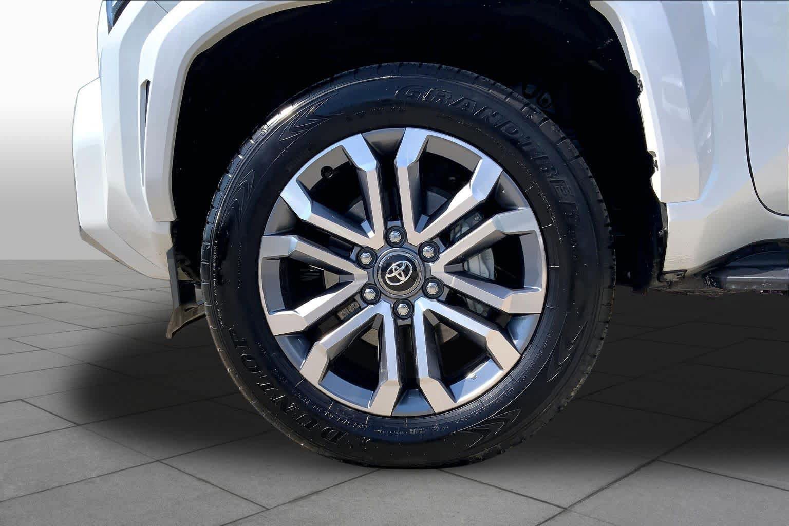 Used 2025 Toyota 4Runner Limited AWD/4WD image 11