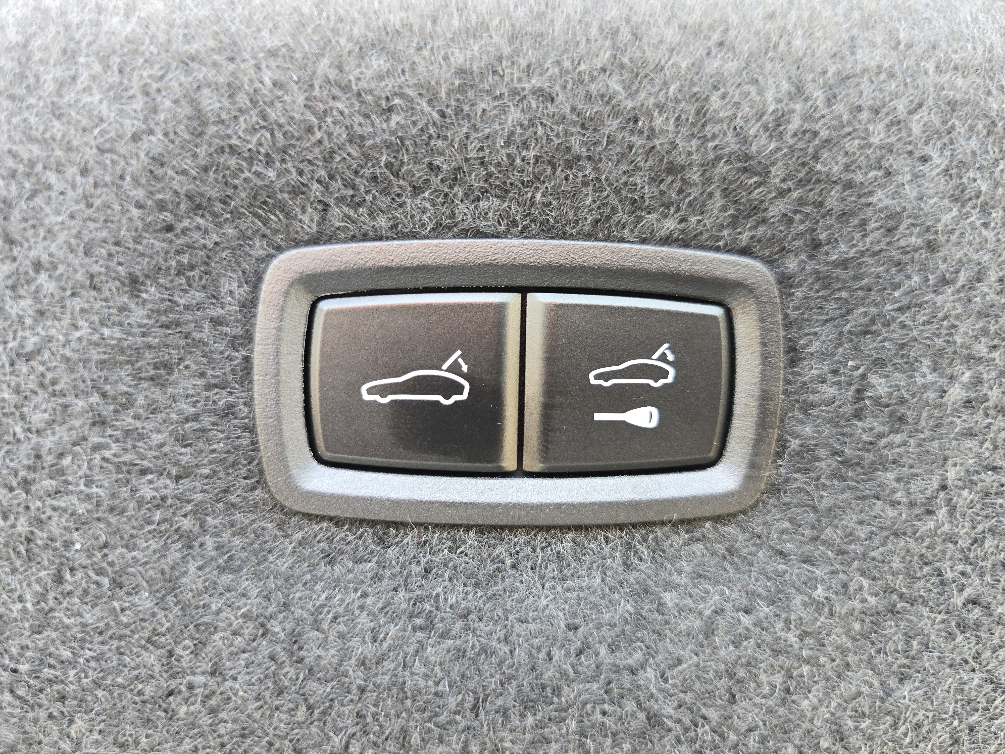 New 2025 Porsche Taycan image 15