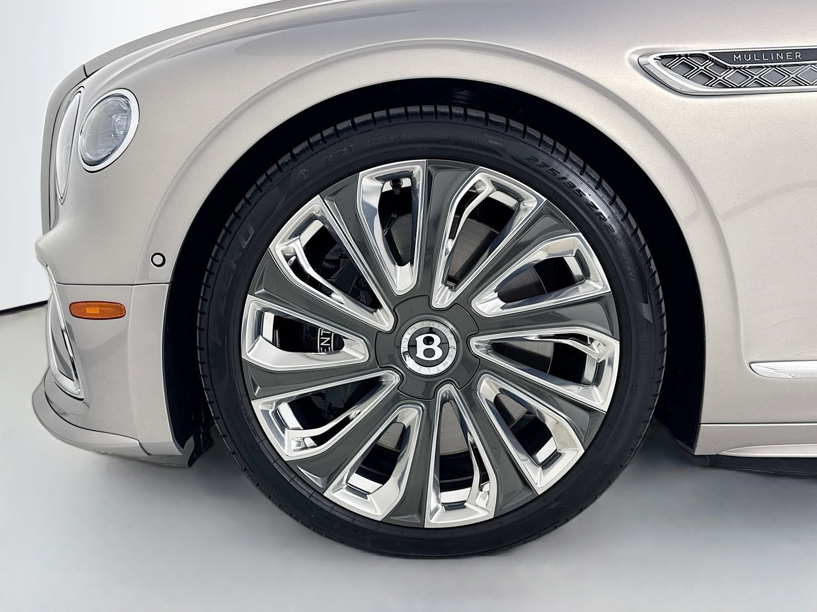 Used 2025 Bentley Flying Spur Plug-In Hybrid AWD/4WD image 10