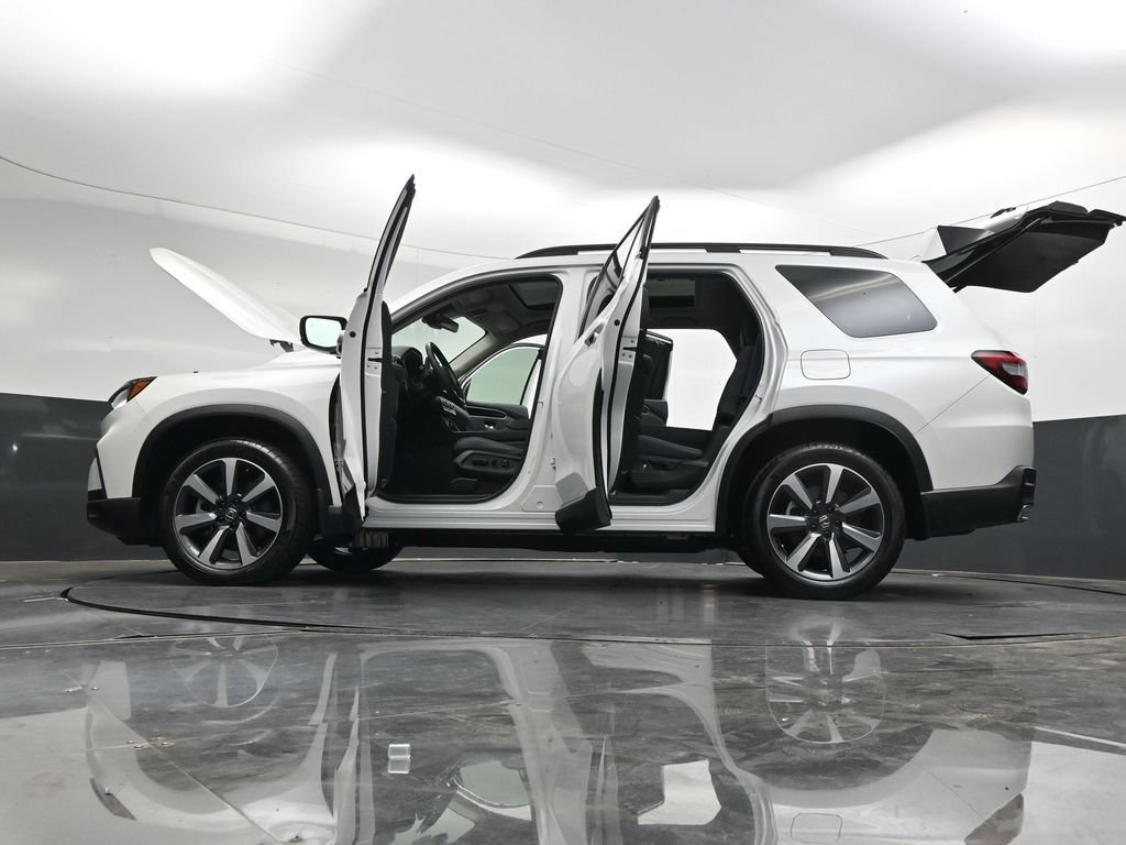 Certified 2025 Honda Pilot Touring image 45