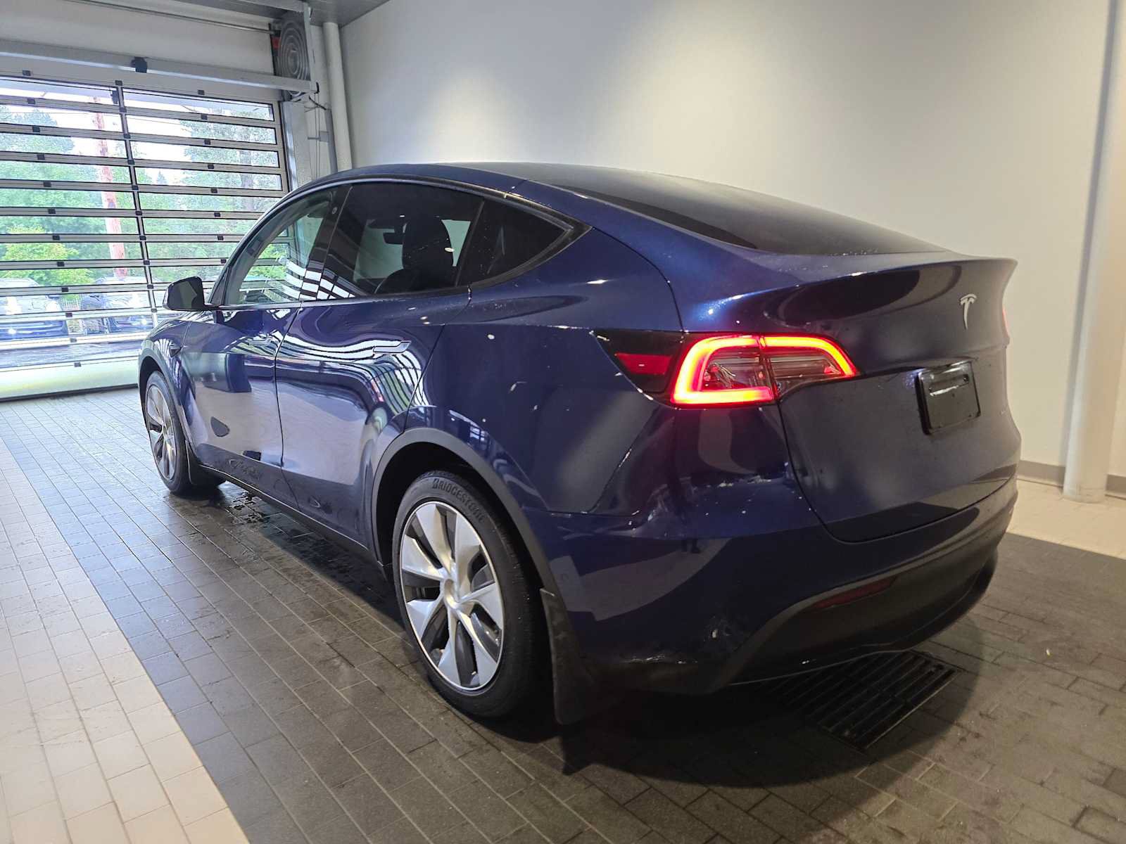 Used 2021 Tesla Model Y Long Range AWD/4WD image 3