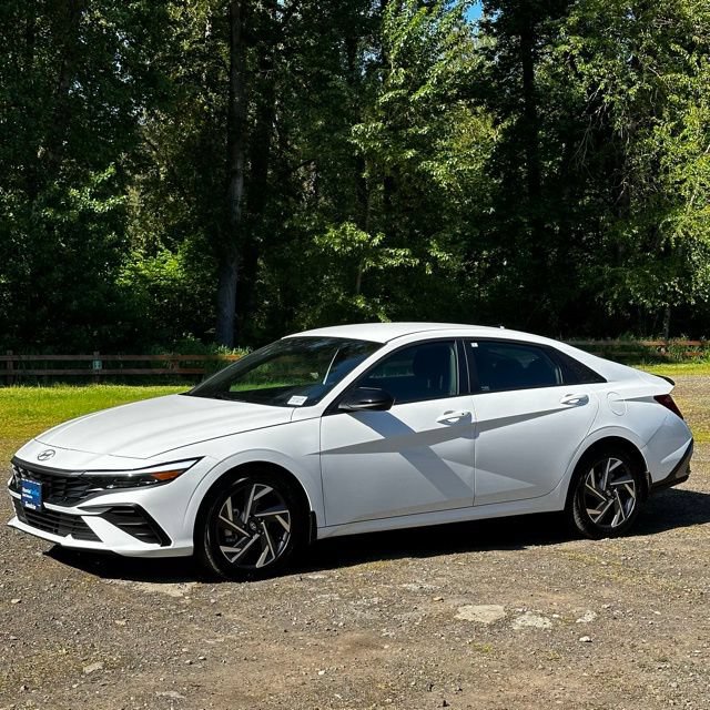Certified 2025 Hyundai Elantra Sport FWD image 5