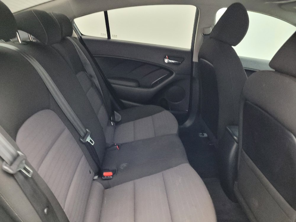 Used 2017 Kia Forte S image 19