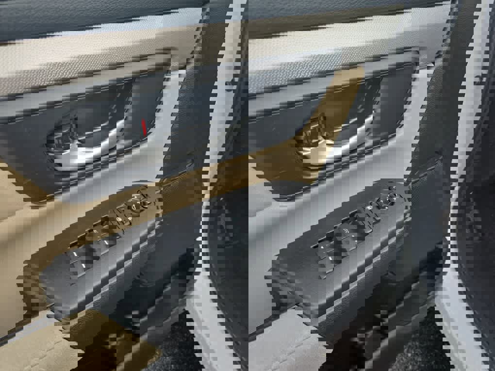 Used 2019 Honda CR-V LX image 5