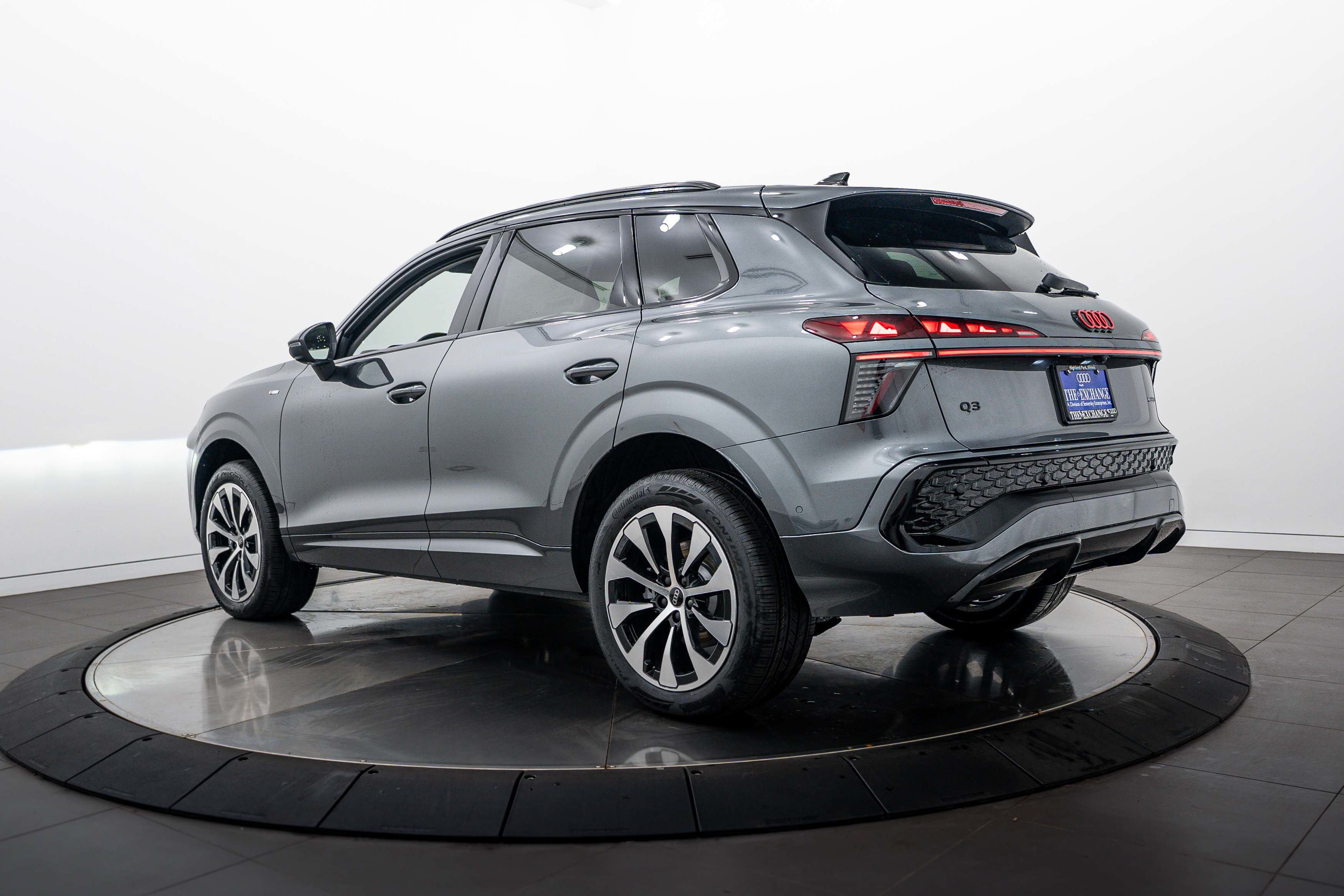 New 2026 Audi Q3 quattro 2.0T AWD/4WD image 5