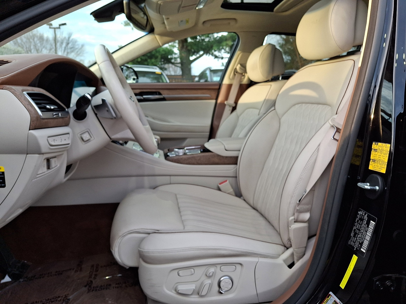 Used 2021 Genesis G90 5.0 Ultimate image 16