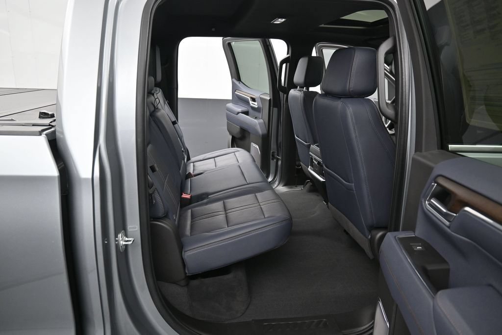 Used 2025 Chevrolet Silverado 1500 High Country w/ High Country Premium Package AWD/4WD image 31