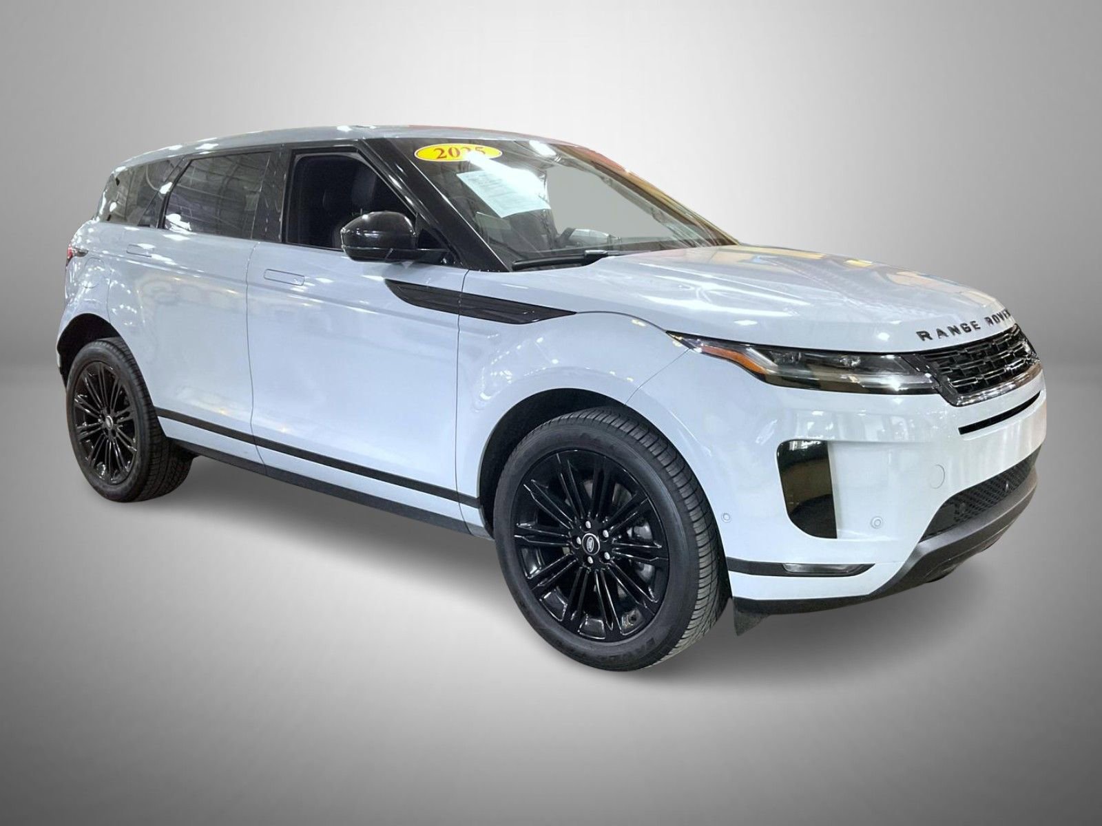 Used 2025 Land Rover Range Rover Evoque S image 3