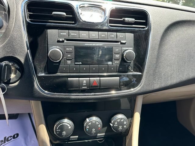 Used 2014 Chrysler 200 Touring FWD image 18
