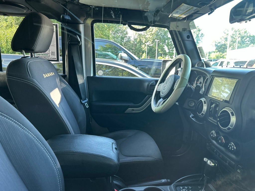 Used 2014 Jeep Wrangler Unlimited Sahara w/ Connectivity Group AWD/4WD image 13