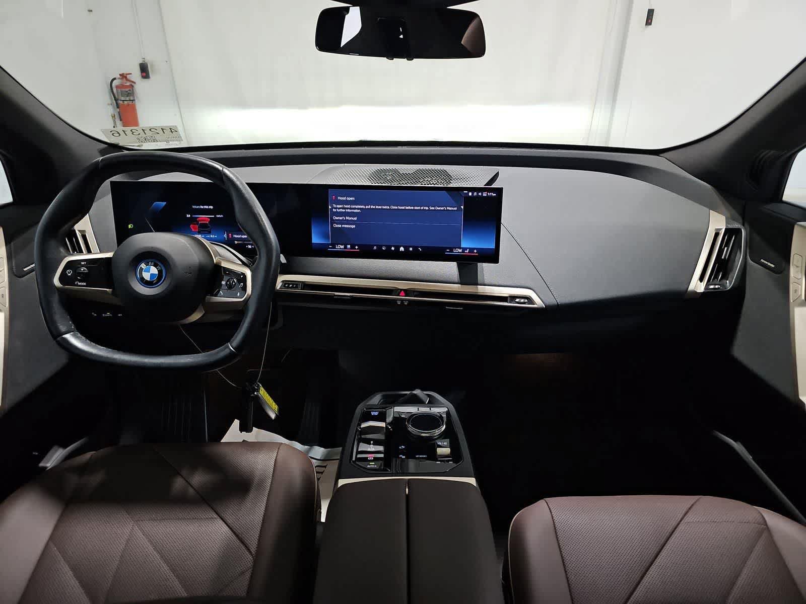Used 2024 BMW iX xDrive50 AWD/4WD image 9