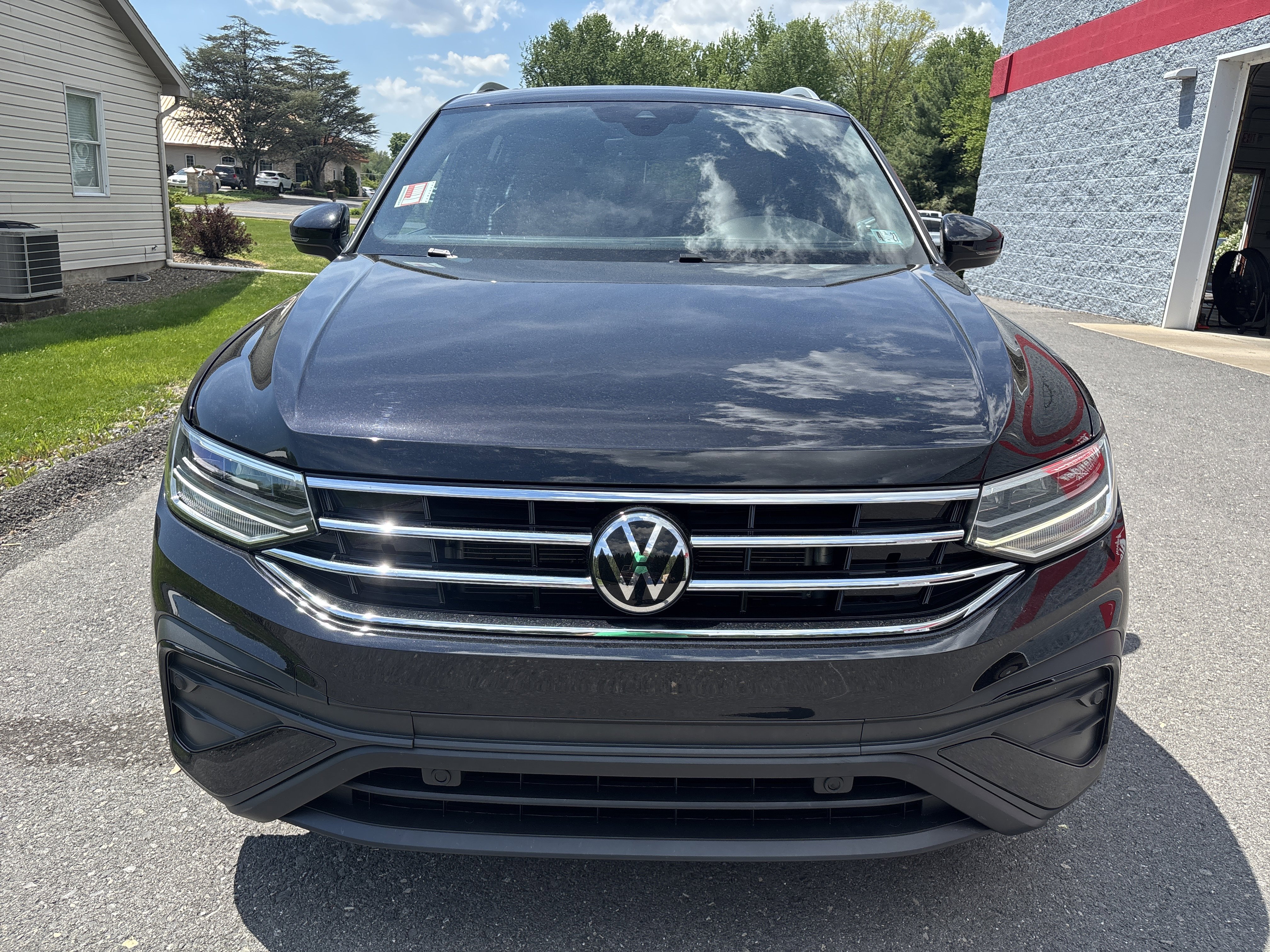 Used 2022 Volkswagen Tiguan SE AWD/4WD image 9