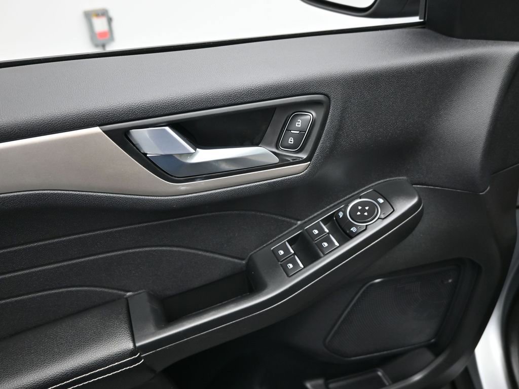 Certified 2022 Ford Escape SEL image 11