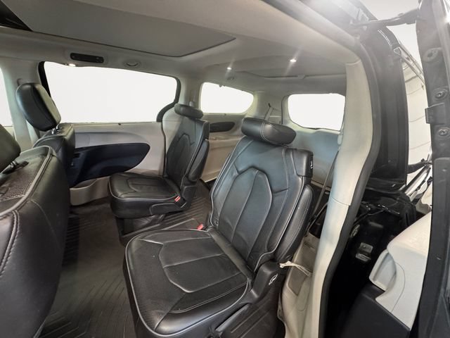 Used 2019 Chrysler Pacifica Limited FWD image 24