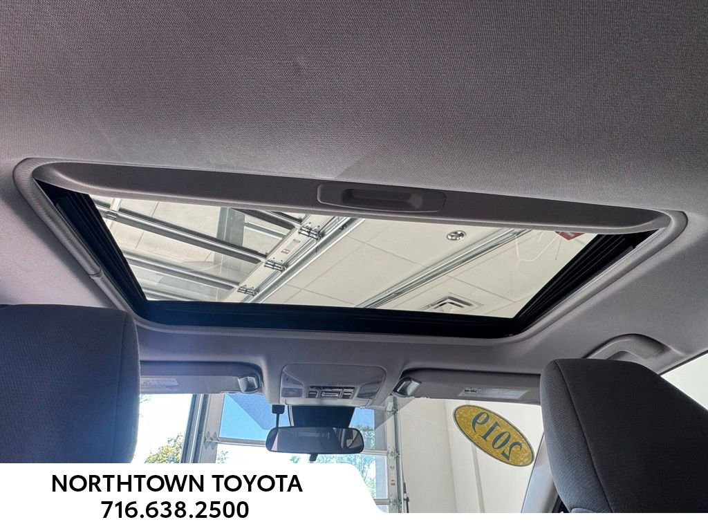 Used 2019 Toyota RAV4 XLE w/ Convenience Package AWD/4WD image 10