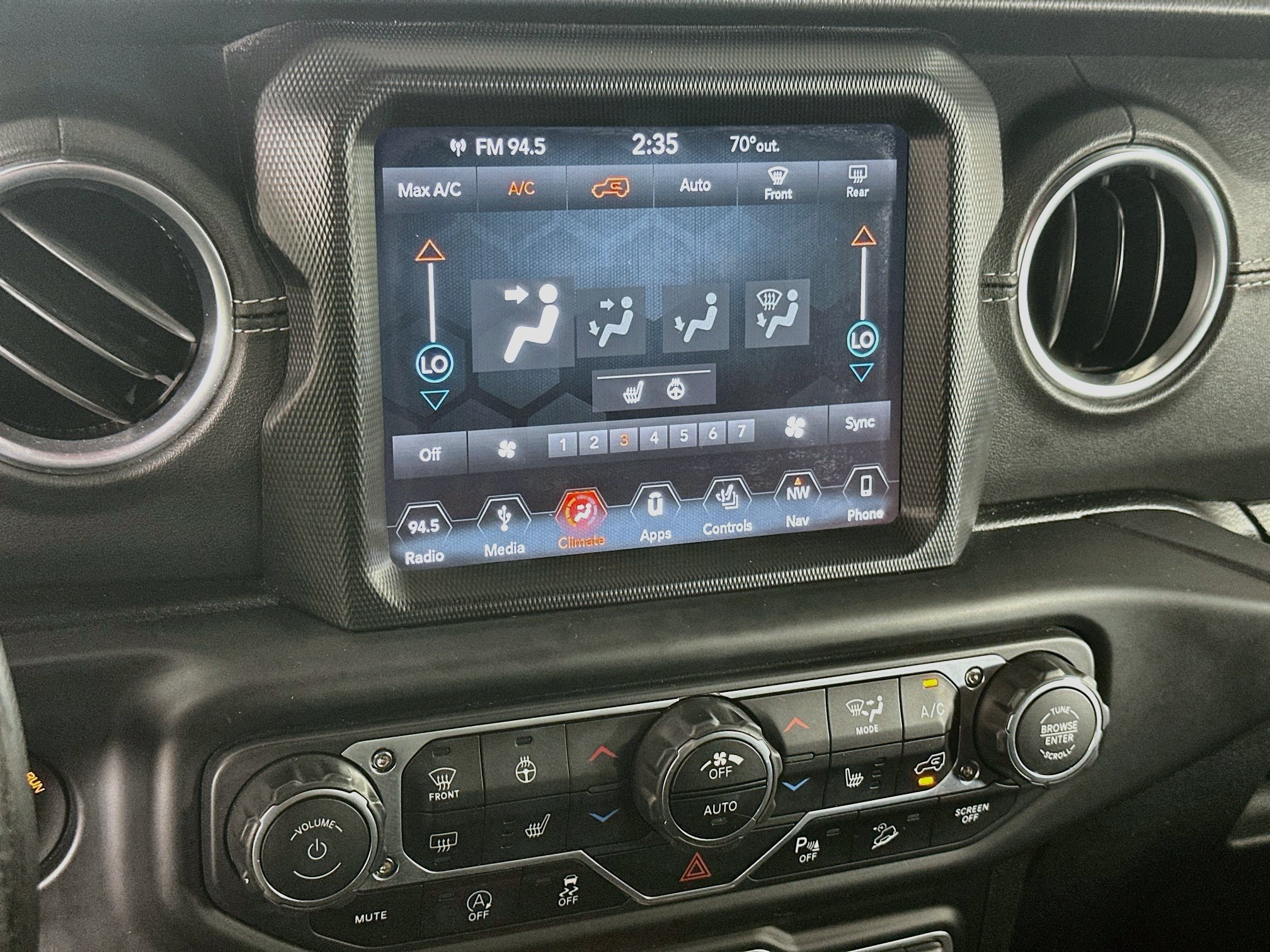 Used 2018 Jeep Wrangler Unlimited Sahara AWD/4WD image 22