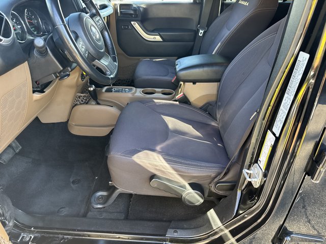Used 2015 Jeep Wrangler Unlimited Sahara w/ Connectivity Group AWD/4WD image 10