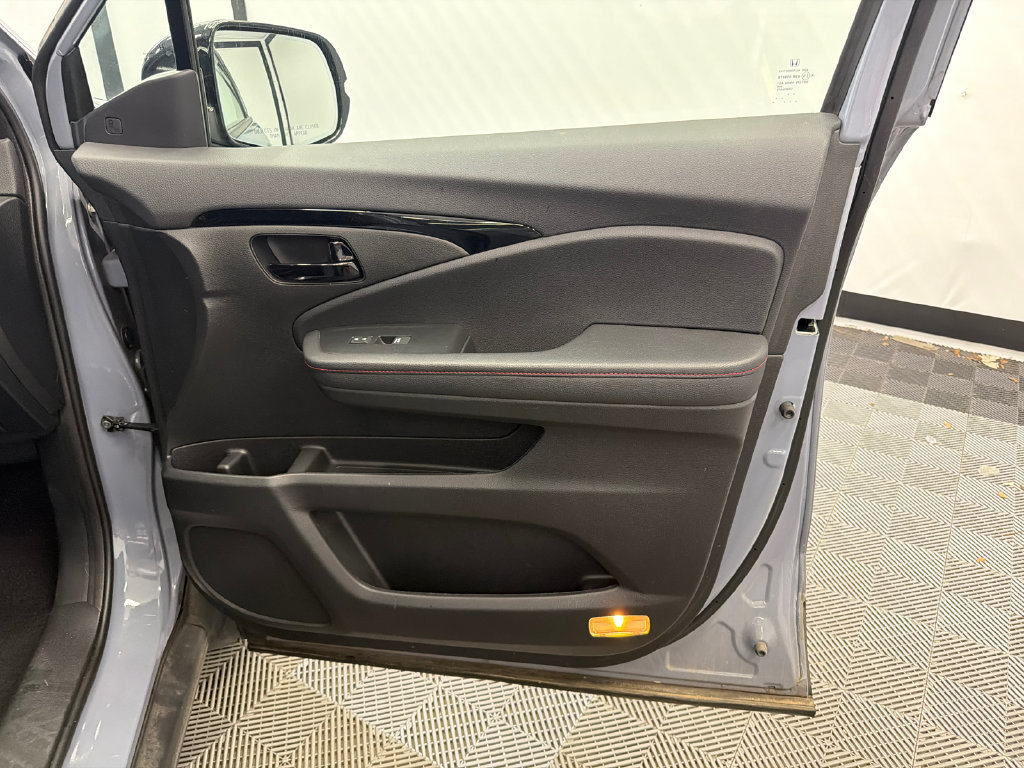 Used 2024 Honda Passport Black Edition image 16