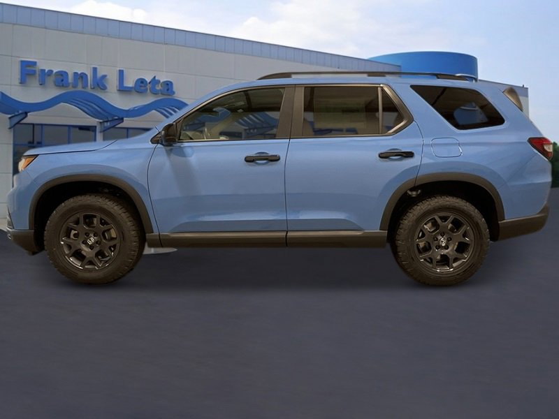 New 2025 Honda Pilot TrailSport image 2