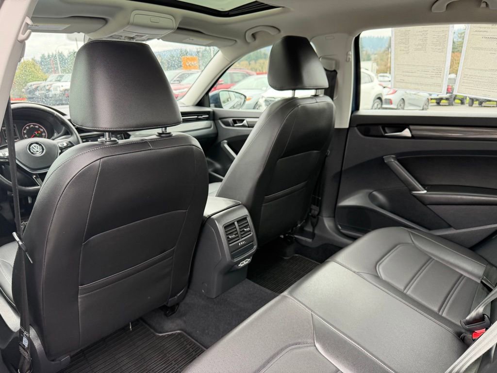 Used 2020 Volkswagen Passat 2.0T R-Line image 32
