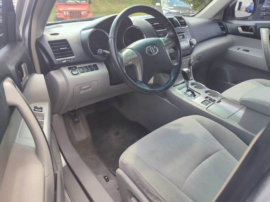 Used 2010 Toyota Highlander Sport w/ Extra Value Pkg 4 FWD image 14