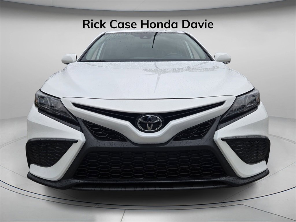 Used 2024 Toyota Camry SE image 5