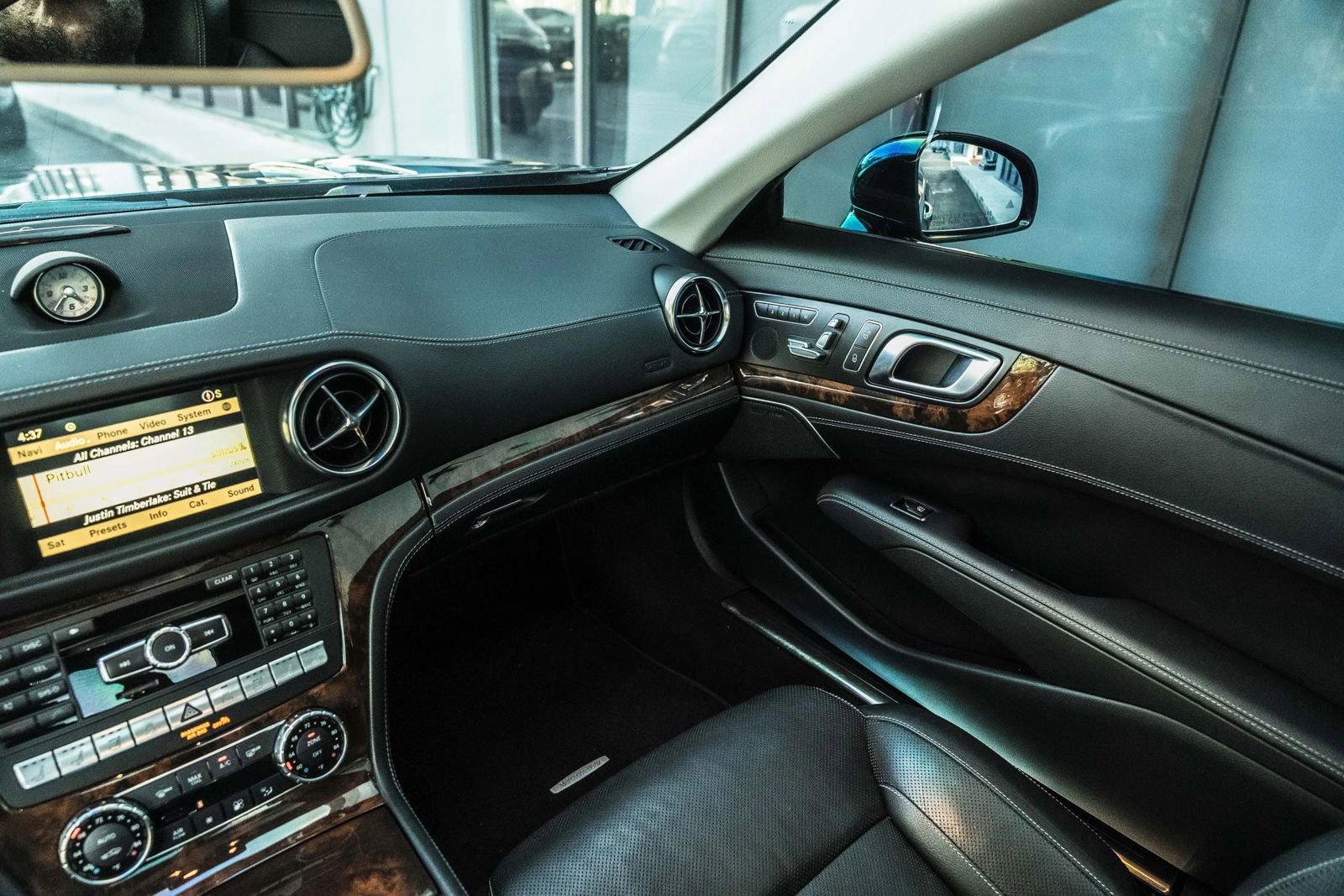 Used 2013 Mercedes-Benz SL 550 w/ Premium Pkg image 36