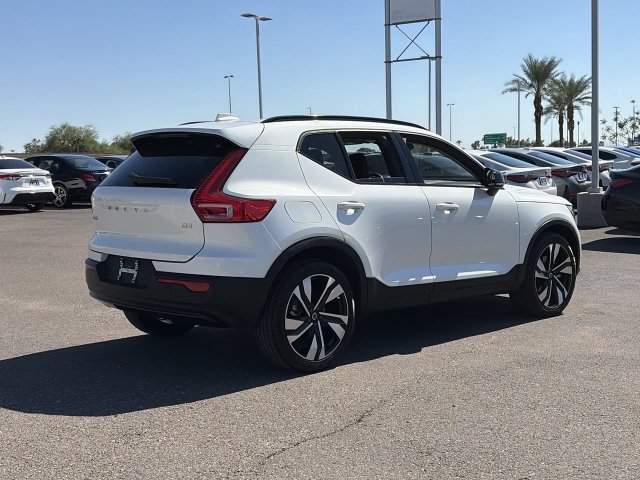 Certified 2023 Volvo XC40 B4 Ultimate w/ Climate Package FWD image 6