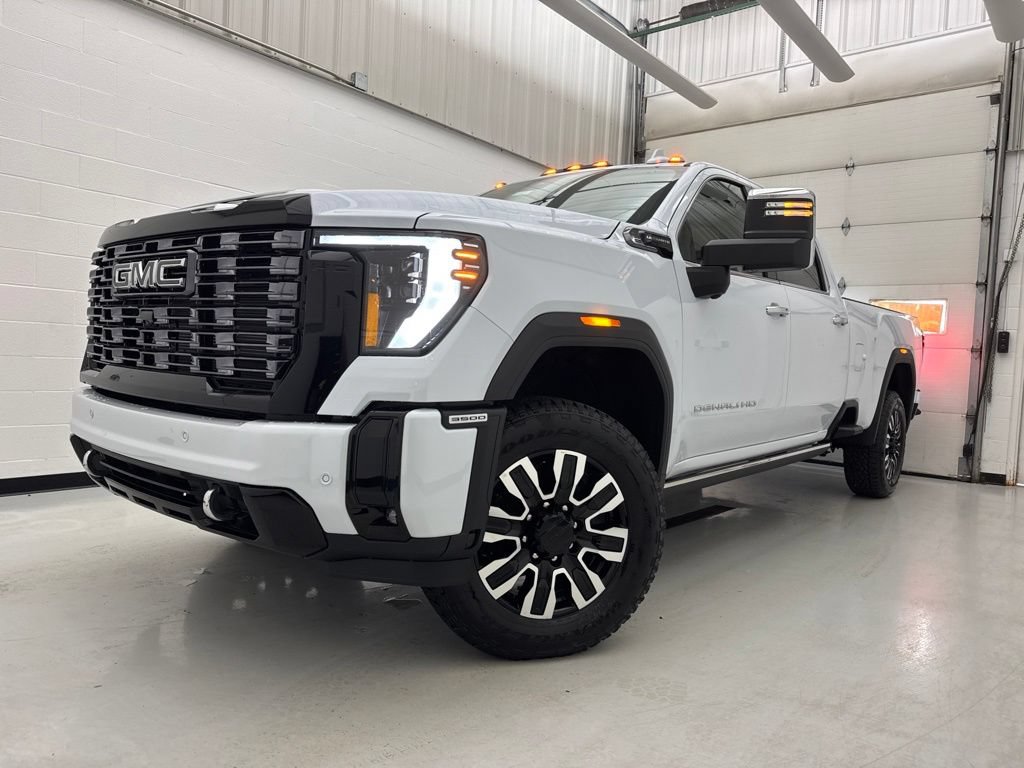 New 2026 GMC Sierra 3500 Denali Ultimate AWD/4WD image 3