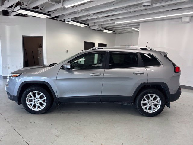 Used 2016 Jeep Cherokee Latitude w/ Cold Weather Group AWD/4WD image 5