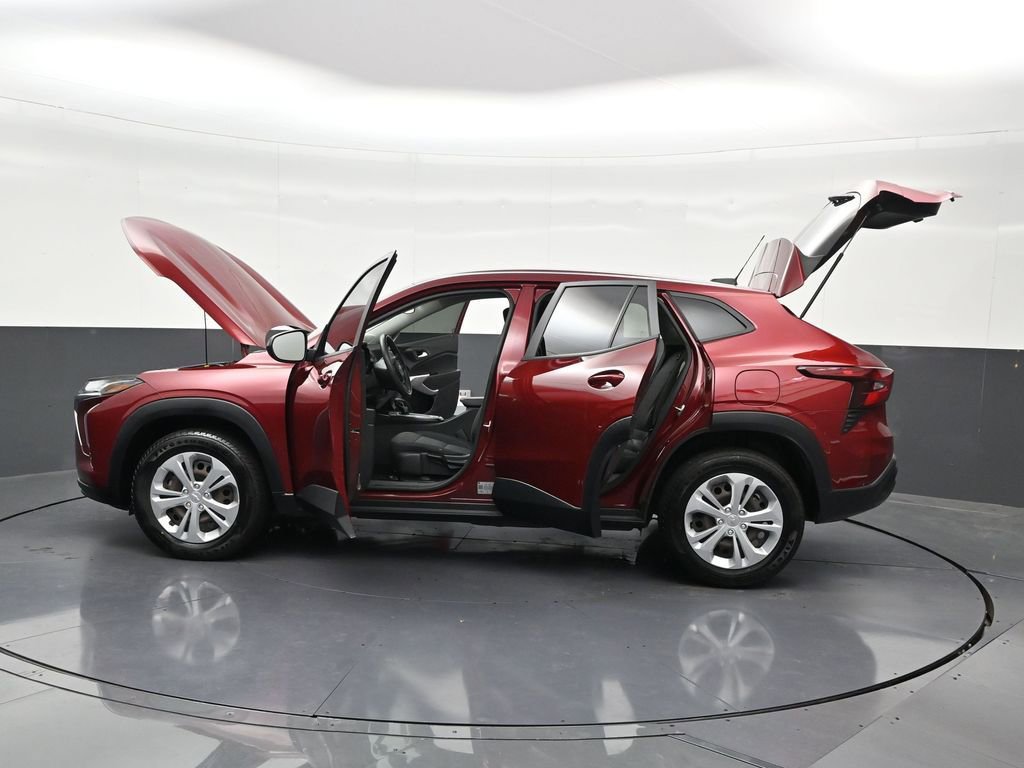 Used 2024 Chevrolet Trax LS FWD image 34