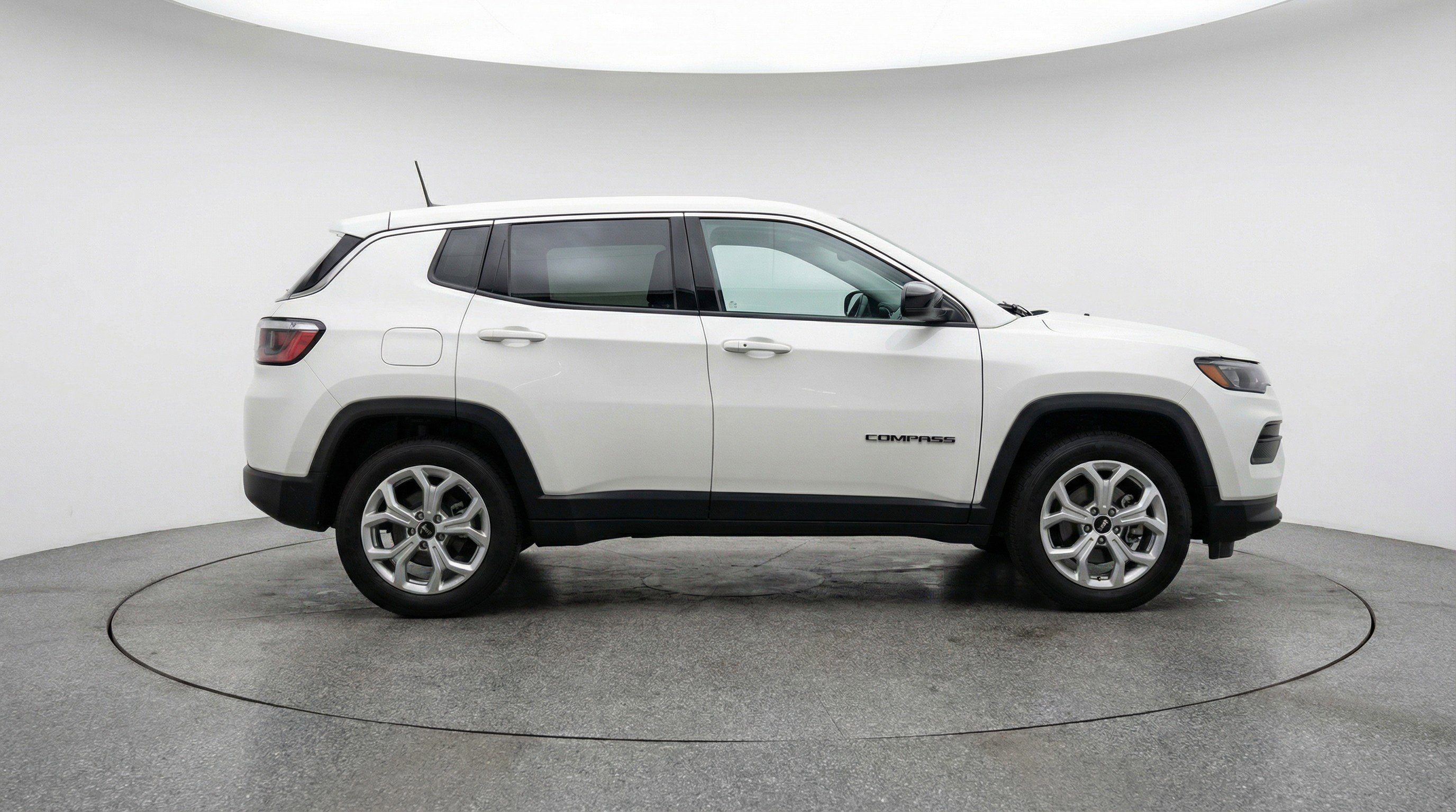Used 2025 Jeep Compass Latitude image 11