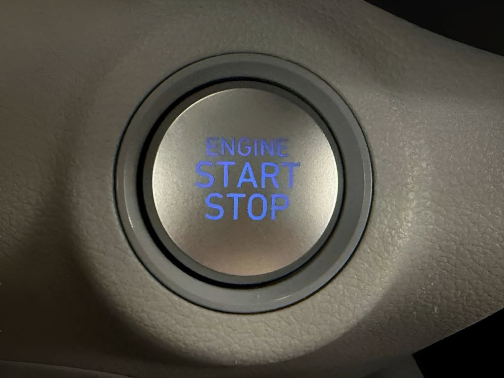 Used 2025 Hyundai Venue Limited FWD image 23