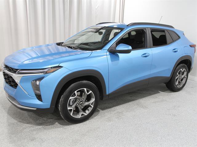 Used 2025 Chevrolet Trax LT image 3