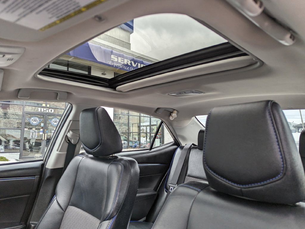 Used 2017 Toyota Corolla SE w/ SE Premium Package FWD image 31