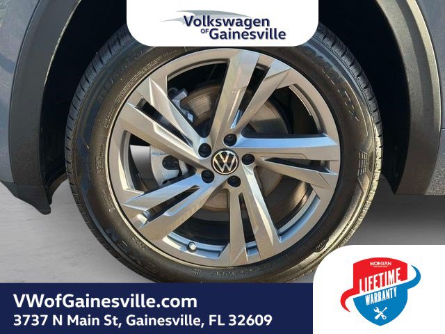 Certified 2024 Volkswagen Atlas Cross Sport SEL R-Line AWD/4WD image 11